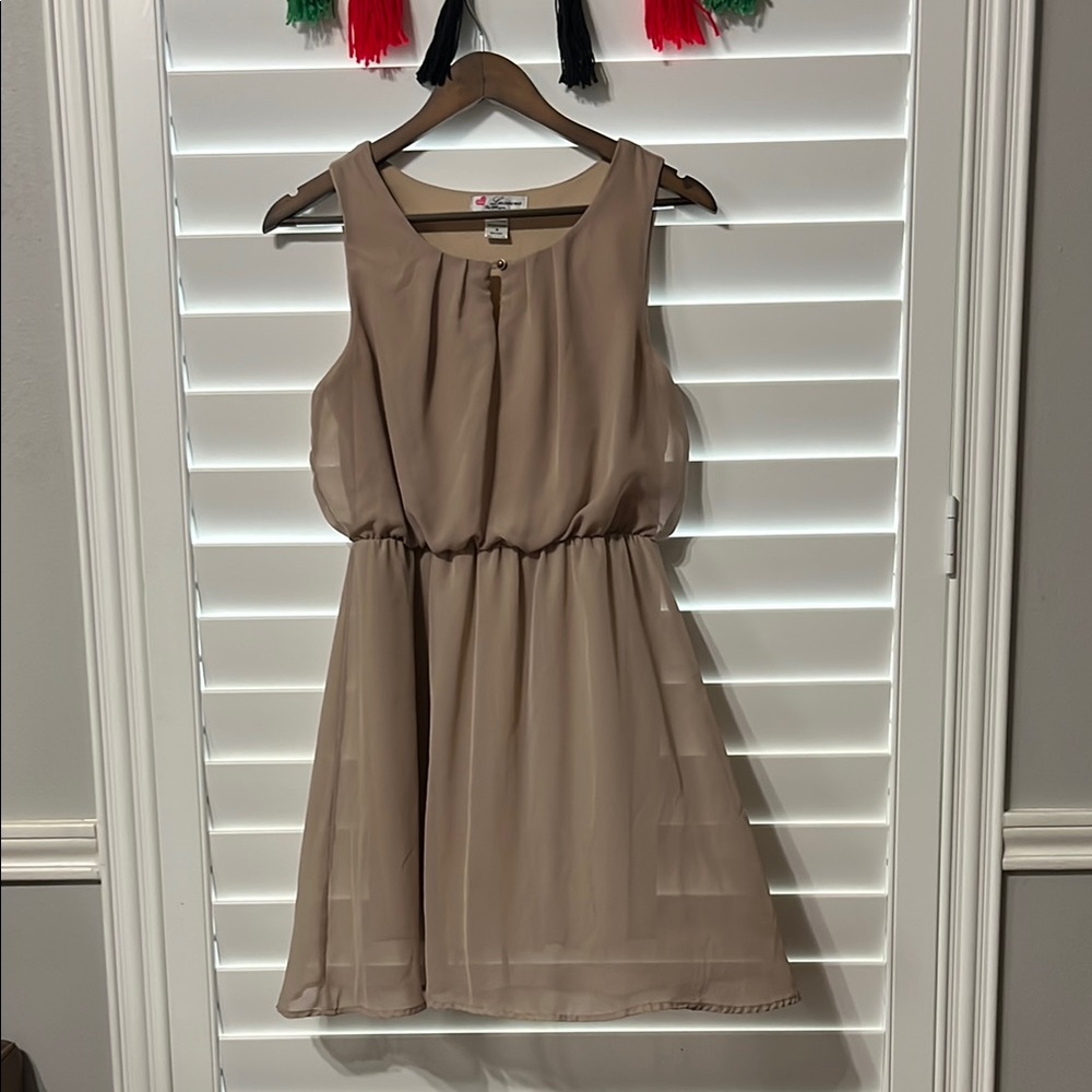 Chic Sleeveless Tan Dress